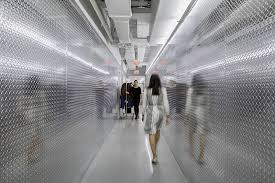 Office Stylein Midtown Manhattan Som Created A Space For Penske Media Corporation To Call Home The Trans In 2020 Architect Magazine Grand Staircase Community Library