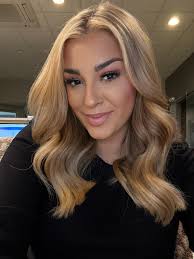 Grace Hewitt's Instagram, Twitter & Facebook