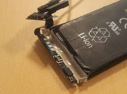 If the tab breaks before the battery is freed, apply a few drops of high concentration (over 90%) isopropyl alcohol under the edge of the battery. Looking Inside An Iphone 4 4s Battery Rip It Apart Jason S Electronics Blog Thingy