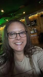 What groups or activities are available in Sioux Falls for a sober person?