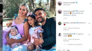Dopo due anni procede a gonfie vele la storia d'amore tra claudia dionigi e lorenzo riccardi.i due si sono conosciuti e innamorati negli studi di uomini e donne, quando un emozionatissimo lorenzo ha scelto di proseguire la sua frequentazione con la corteggiatrice fuori dalla trasmissione, preferendola a giulia cavaglià, e dopo due anni d'amore hanno deciso di raccontarsi. Hcntog6hqm8vkm