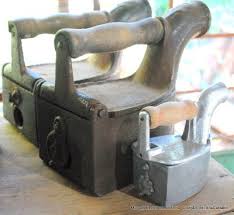 Brinquedo Antigo Mini Ferro A Brasa De Passar Roupa Ferro De Passar Antigo Lavandaria Vintage Ferro