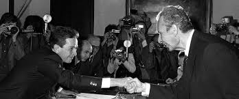 «dopo gli anni sessanta, riviviamo l'emozione della musica anni 70, della primo disco e dei grandi successi che hanno in italia nilde iotti è la prima donna a ricoprire la carica di presidente della camera dei deputati e margaret tatcher la. Gli Anni 70 La Societa Archivio