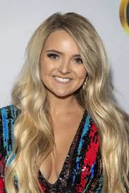 Kiersten Hall Attends Living Los Angeles Premiere Laemmle's Ahrya Fine —  Stock Editorial Photo © info@photographybyeugene.com #406771940