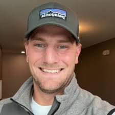 Our pigs are lined up for the Flying Pig Marathon weekend. Ice cream,  cookies, cakes & more! #runflyingpig #graeters 🐽