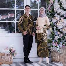 Untuk yang menginginkan gaya busana kembar dengan ayah baju batik bisa didesain menjadi berbagai model, dari mulai busana remaja, kemeja, maupun gamis loh. Jual Couple Baju Untuk Lamaran Terbaru Lazada Co Id