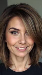 Trendy Hairstyles for 2024: Oval Faces, Step Right Up!