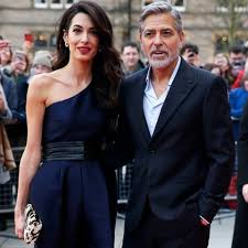Kunstvoll angelegte parks und seeuferpromenaden laden zu spaziergängen ein. George Clooney Amal Clooney Romantisches Dinner Date Am Comer See Gala De