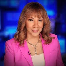 So nice to meet Nia-Malika Henderson (senior political reporter for CNN/CNN  Politics) here at the (NABJ) National Association of Black Journalists  convention. ⚜💜 💁🏽‍♀️📺📰🥂