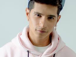 Justin Braham dirige el video "Besos en guerra" de Omar Acedo