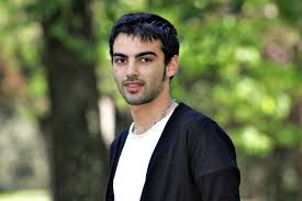 Ispirata a una storia realmente accaduta, l'amore strappato è la nuova fiction diretta da simona izzo e dal marito ricky tognazzi che in tre imperdibili appuntamenti vuole raccontare la lunga e dolorosa. Chi E Primo Reggiani Attore De L Amore Strappato Popcorn Tv