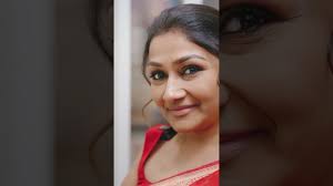 What's the Secret to Dolly Jain's Stunning Durga Puja Look?