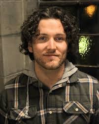 Abbi Roy's Instagram, Twitter & Facebook