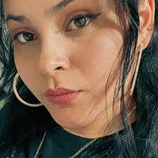 Dania Pineda's Instagram, Twitter & Facebook