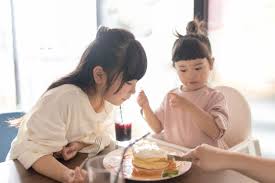 9 Family Friendly Restaurants In Toronto Savvymom Toronto Restaurants Kids Restaurants Kid Friendly Restaurants