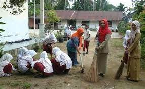 Gotong royong dilakukan untuk meringankan pekerjaan bersama, kegiatan gotong royong sudah menjadi kebiasaan warga indonesia, dan mendarah daging sampai pendidikan. Gambar Gotong Royong Di Sekolah Gambar Gotong Royong Di Sekolah Kartun Bestkartun Cerita Gotong Royong Di Sekolah Alyssa Hall