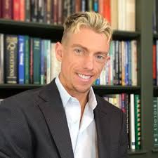 Kelly Heim's Instagram, Twitter & Facebook