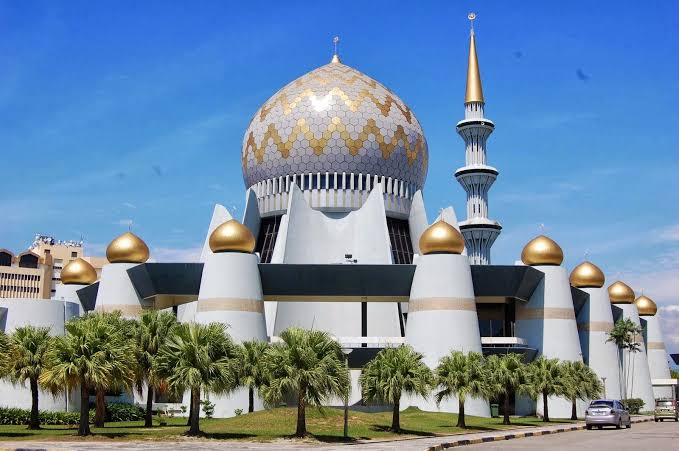 Mga resulta ng larawan para sa Sabah State Mosque in Kota Kinabalu, Malaysia"