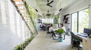 Desain interior kantor minimalis yang bagus, bertuju pada penggunaan furniture atau perabot kantor yang efisien dan menyesuaikan dengan luas ruangan yang ada. 9 Contoh Interior Kantor Yang Bisa Anda Tiru Bikin Betah Karyawan