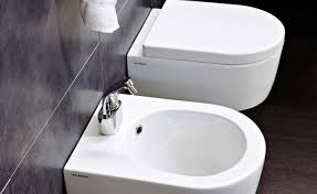 Optate piuttosto per applique e faretti minimalisti. Come Arredare Un Bagno Stretto E Lungo