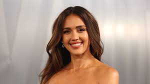 Jessica Alba celebrates her birthday with Danny Ramírez and her daughters