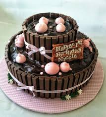 2 Etages Gateau Ptits Cochons Kit Kat Cake Pig Cake Pig Birthday Cakes
