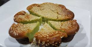 Subhanallah Sedapnya Kuih Bahulu Kemboja Ni Tak Pernah Jemu Dengan Keenakan Dan Kelembutannya Apatah Lagi Bau Pandan Yang Harum Food Food And Drink Recipes