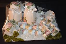 أم سيف لأطقم ضيافة Um Saif11 Um Saif11 اهديلمن يعز عليج من اطقم ام سيف Table Decorations Decor Home Decor
