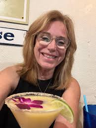 🎉 I recently helped Ezz En Lam'z and Dayanara Montecalvo Nemenzo earn the  Conversation Starter badge! It's exciting support them and be a part of  their community. Check out their content and