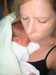 77 Emotional Photos Of Preemie Parents With Their Babies In NICU