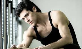 Roberto bolle è il ballerino italiano più famoso: Roberto Bolle Fidanzato Eta Altezza Peso Famiglia Del Ballerino