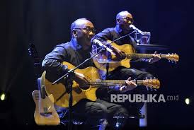 Bisa dan dapat dilihat dan di download oleh semua orang. Ebiet G Ade Akui Sulit Kolaborasi Dengan Musisi Lain Republika Online