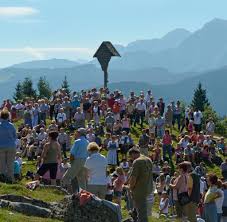 2) fronleichnam ist gesetzlicher feiertag nur in den vom staatsministerium des inneren durch rechtsverordnung bestimmten gemeinden im landkreis bautzen und im westlausitzkreis. Feiertag Katholiken Feiern Maria Himmelfahrt Welt