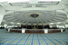 La distancia entre la mezquita y la meca es 8580,76 km noroeste. Penang Malaysia April 16 2014 Interior Of Penang State Mosque Stock Photo Picture And Royalty Free Image Image 65907965
