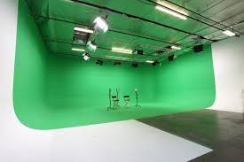 Green Screen Cyclorama With Part Of White Cyclorama Showing Yelp Photography Studio Spaces Home Studio Photography Greenscreen