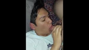 Puta Peruana Chupa Pene Por Primera Vez y Le Tiran El Semen En La Cara -  Porno Gay Peru - Pornhub Gay