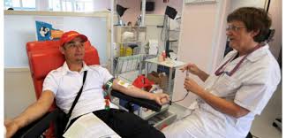 En théorie, une femme peut donner son sang 4 fois par an, un homme 6 fois, en respectant un délai d'au moins 8 semaines entre chaque don. Journee Mondiale Pourquoi Est Il Important De Donner Son Sang Sciences Et Avenir