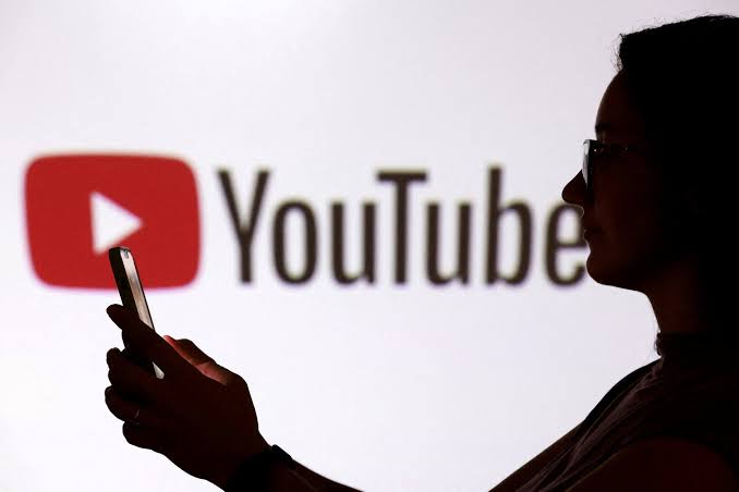 YouTube says issue 'resolved' after more than a quarter million users report problems accessing website and app | The Independent