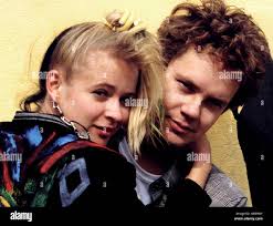 Tapeheads - Verrueckt auf Video, (TAPEHEADS) USA 1988, Regie: Bill Fishman,  KATHY BOYER, TIM ROBBINS, Key: Junges Paar Stock Photo - Alamy