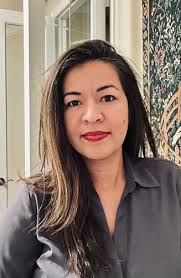 Ana Girard's Instagram, Twitter & Facebook