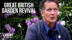 Scotland's Gardens Scheme's Chairman, David Mitchell gives his thanks to  Garden Openers