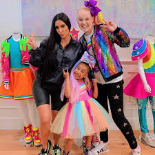 Jojo siwa is a young american internet celebrity and dancer, who was born in 2003 in nebraska. Masked Singer S Jojo Siwa Talks To Kim Kardashian West After Babysitting North People Com