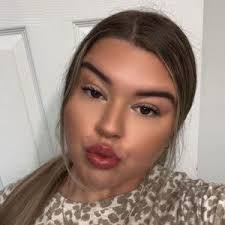 Lacy Lindsey's Instagram, Twitter & Facebook