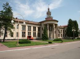 The airport is second largest and busiest airport in ukraine, located 6 kilometres (3.7 mi) from central lviv. Sporuda Aeroportu U Lvovi Starij Terminal Zuap Zahidnoukrayinskij Arhitekturnij Portal
