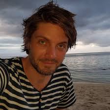 Hey everyone! I'll be around Vail, Colorado for a bit and was wondering if  there are any local slackline groups or meetups in the area. Would love to  link up and rig