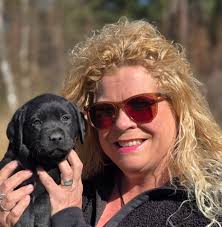 Massaal delen s.v.p.🐾 De honden op de foto's zijn hulphonden. De honden  dragen een hesje met daarop een pictogram "niet aaien". Verder staat er een  tekst op: niet aaien/niet afleiden. De eigenaren