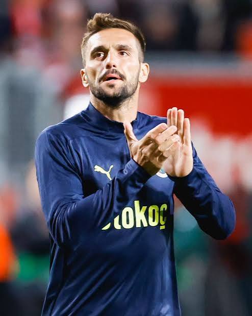 Volgens VI kiest Dusan Tadic voor NEC (NEC)