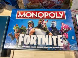 Fortnite edition board game, 2 to 7 players claim locations, battle their opponents, and avoid the storm to survive; Monopoly Brettspiel In Der Fortnite Sonderedition Creative Commons Bilder
