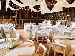 Barn weddings are becoming increasingly popular among couples seeking an experience that takes them out of the hustle and bustle of everyday life and into the authentic setting of countryside living. Barn Wedding Venues Toronto Season Love