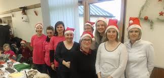 Ouvert 7 jours sur 7, on y trouve des vendeurs de fruits et légumes, des épiceries, des poissonniers, des rôtisseurs et des vendeurs de produits internationaux (ibériques, italiens, grecs.), un caviste , un fleuriste et un service. Saint Germain Le Gaillard Marche De Noel Ce Week End